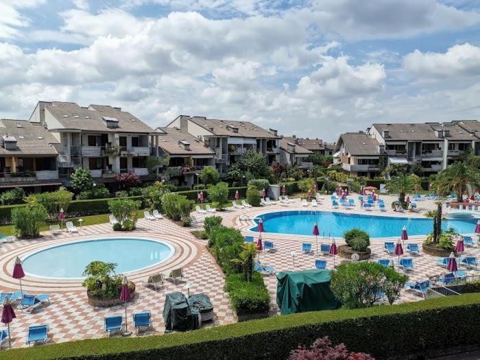 Apartment With Garden And Grill - Green Residence Sirmione Desenzano del Garda Eksteriør billede