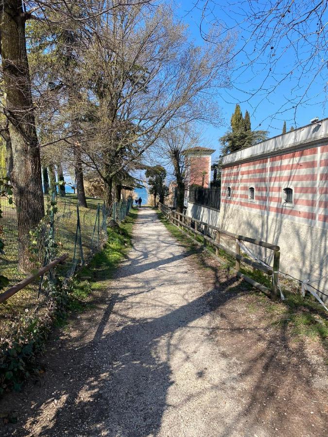 Apartment With Garden And Grill - Green Residence Sirmione Desenzano del Garda Eksteriør billede